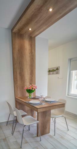 East Side Corner - Apartment