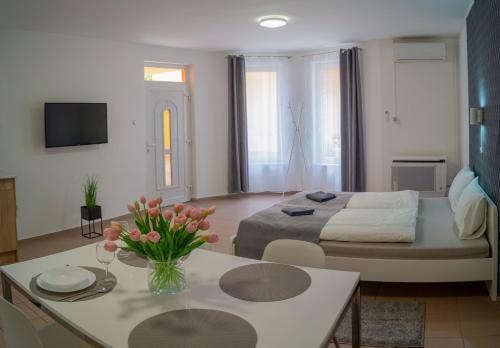 East Side Corner - Apartment 2