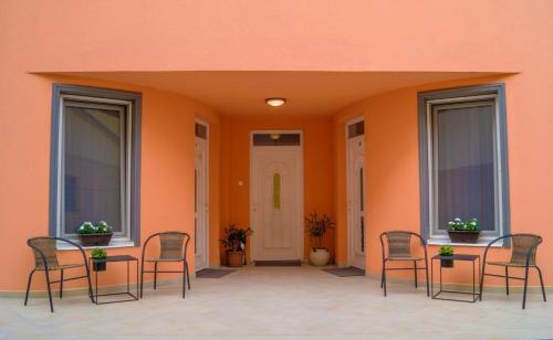 East Side Corner - Apartment 2