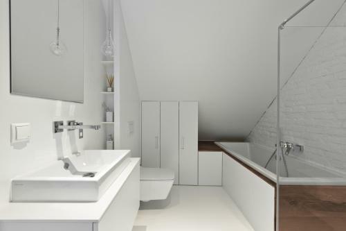 City Entrance Apartment