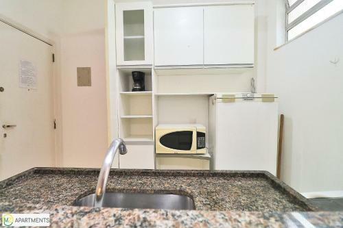 Apartamento Sala E Quarto Simples E Silencioso Para 4 Pessoas Em Copacabana!