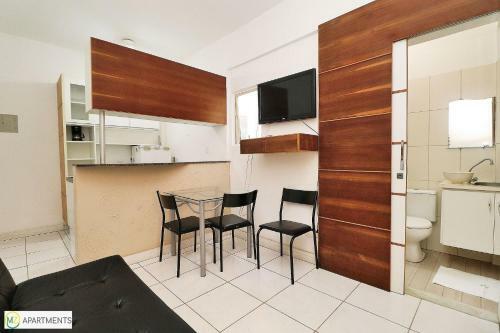 Apartamento Sala E Quarto Simples E Silencioso Para 4 Pessoas Em Copacabana!