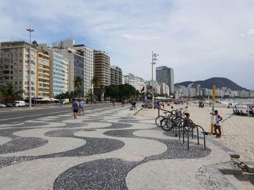 Apartamento Amplo Im�vel Copa Posto 6 - Piscina E Garagem