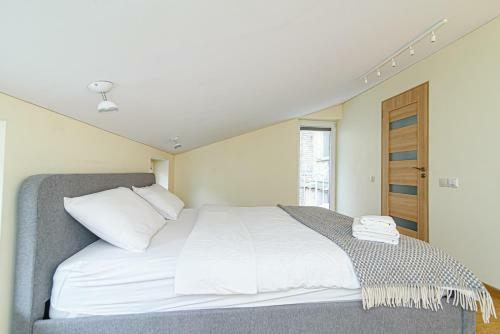 2 Floors New Town Apartment By Urban Rent