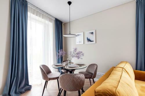 Centrally Located Riverside Apartment