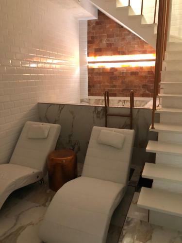 Exceptional Spa In City Center-prime Rentals