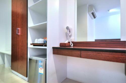 Bs Premier Airport Hotel