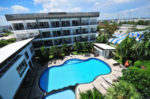 Bs Premier Airport Hotel