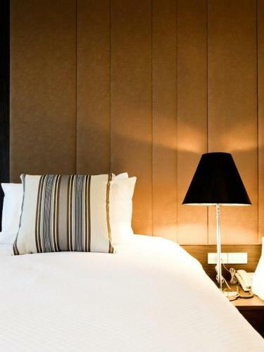 Hotel Crystal Suites