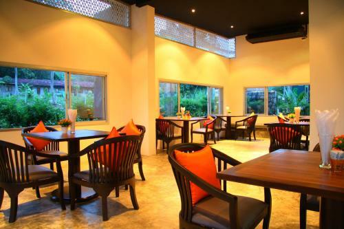 Hotel The Signature Phuket Resort & Restaurant