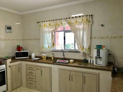 Casa Com 3 Quartos E 4 Banheiros 400m Da Praia