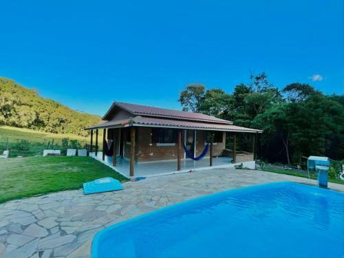 Recanto A 2 Km Do Centro de S�o Thom� Com Piscina No Meio A Natureza