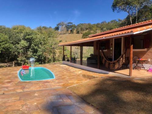 Recanto A 2 Km Do Centro de S�o Thom� Com Piscina No Meio A Natureza