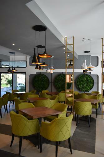 Hotel Preno?i?te Srebrno Jezero