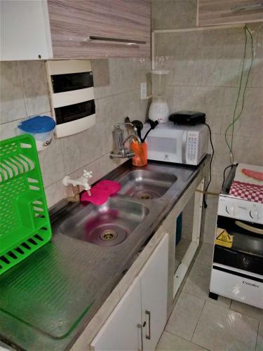Kitnet H� Um Minuto Caminhando Ate Praia de Itapu�