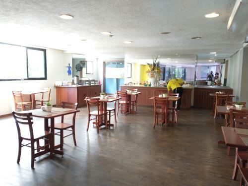 Hotel Athenas Multiempresarial, 611
