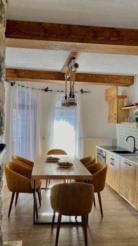 Villa E Gurit Brezovice
