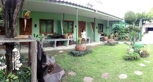 Hostal Baan Sala Lung Dam (fisherman Village)
