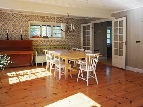 Holiday Home Djurhamn V