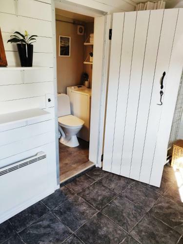 Centralt Och Havsn�ra! Stuga I Lugnt Villomr�de