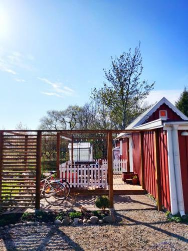 Centralt Och Havsn�ra! Stuga I Lugnt Villomr�de