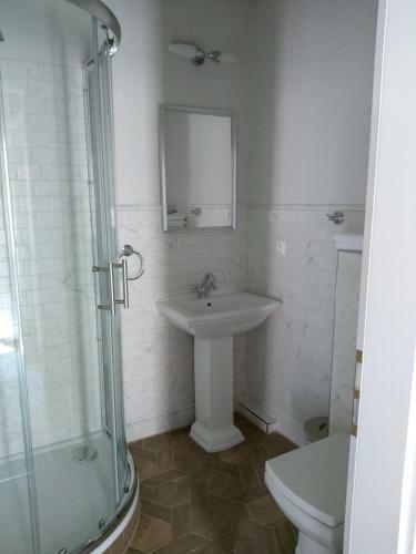 Hostal May House
