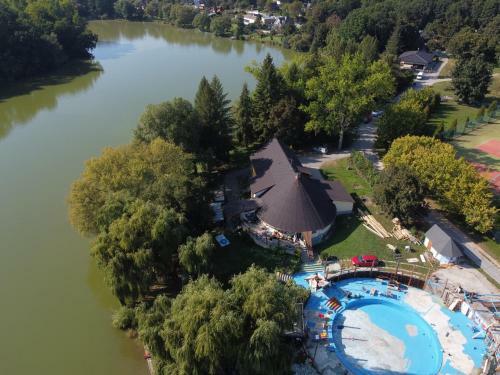 Lodge Chata Na Pl�?i Jazera Kurinec