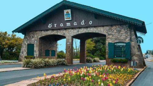 Grey House, Pr�ximo A Gramado E Ao Templo Budista