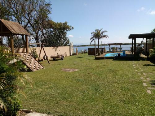 Casa Na Beira Da Lagoa Com Piscina E Rampa Para Embarca��es