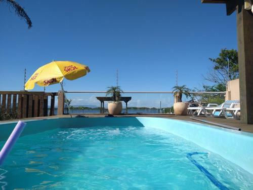 Casa Na Beira Da Lagoa Com Piscina E Rampa Para Embarca��es