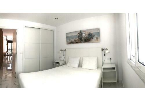 New Central 2br Apartment 100m-to-beach Free Parking