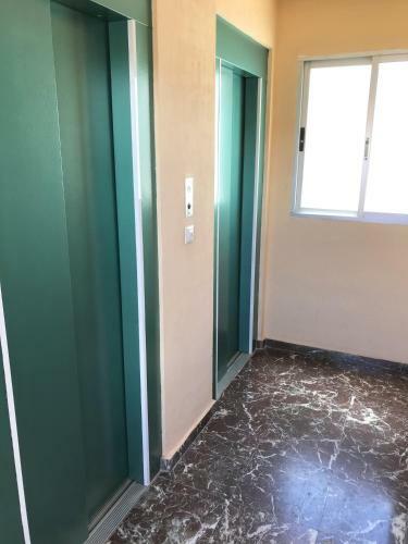 New Central 2br Apartment 100m-to-beach Free Parking