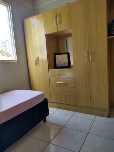Quarto Em Apto Santa M�nica