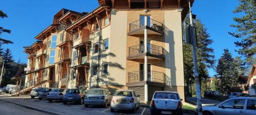 Apartman, Preko Puta Mone