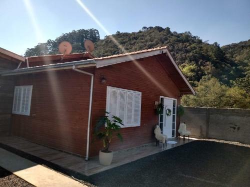 Casa Garagem E Churrasqueira