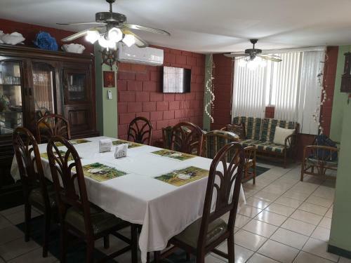 Casa Vacacional Salinas Cerca de La Playa