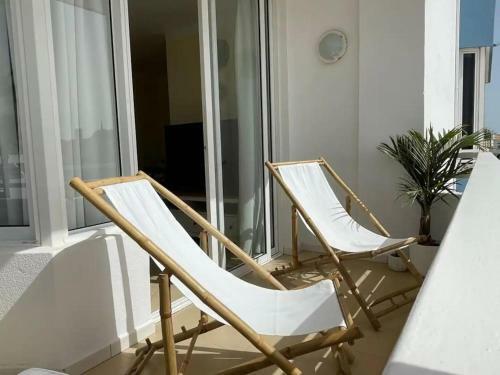 Refurbished 1 Bedroom Apartment With Large Pool