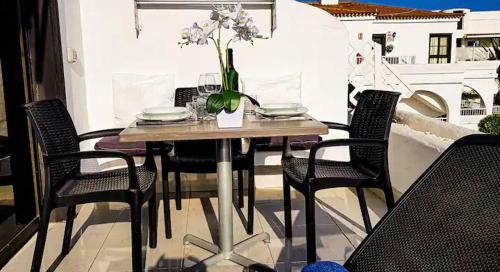 Lovely Apartment With Pool And Sea Views