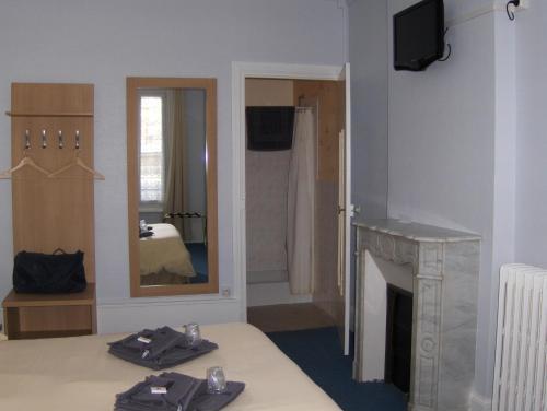 Hotel La Tour De Crecy