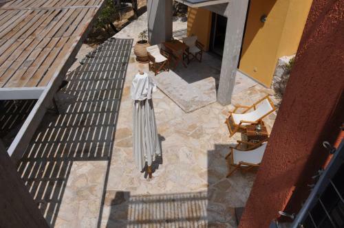 Red Art Maisonette