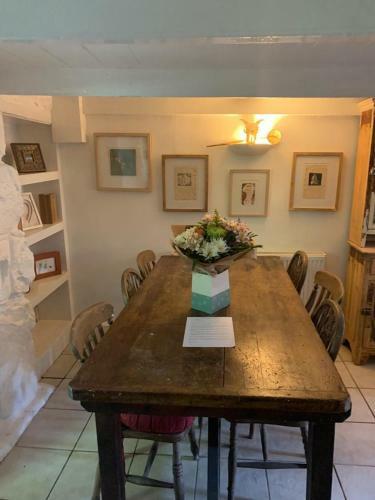 Cozy Carbence Cottage