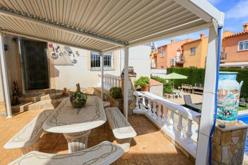 Villa Fenoy Only Families