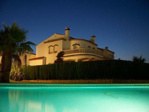 Semi Dettached Villa