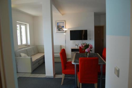Apartments By The Sea Bilo, Primosten - 3090