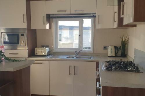 3bed Holiday Home In Clacton-on-sea Sleeps 8