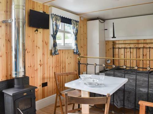 Skipton Shepherd's Hut - Dales View