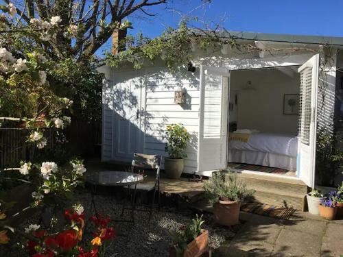 Bed & Breakfast Garden Studio