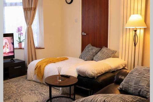 Spacious Home Free Bus To Heathrow Airport T5