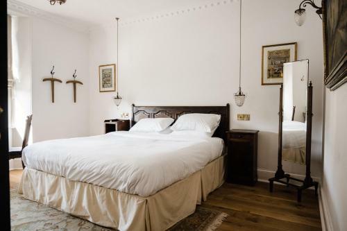 Hotel The Crooked Swan