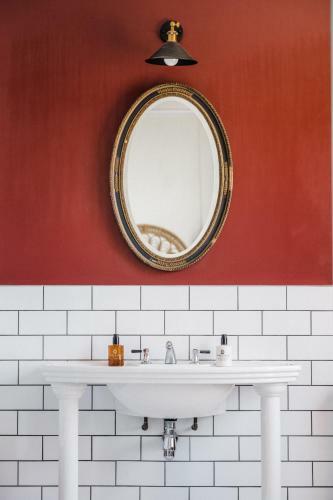 Hotel The Crooked Swan